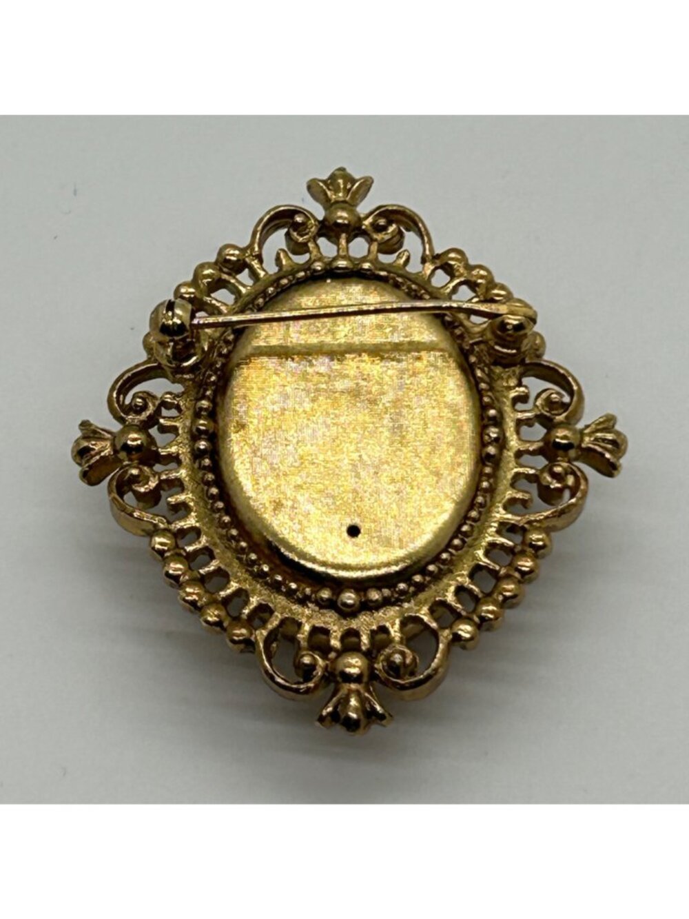 Vintage Avon Cameo Locket Brooch Pin Gold Tone Filigree Perfume Solid Glacé 1970 - Picture 5 of 12